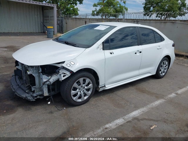 Toyota COROLLA LE 2021 5YFEPMAEXMP235973 Image 2