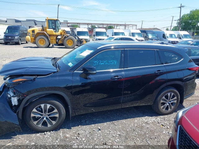 Toyota Highlander Xle 2022 5TDGZRBHXNS253276 Image 14