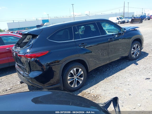 Toyota Highlander Xle 2022 5TDGZRBHXNS253276 Image 4