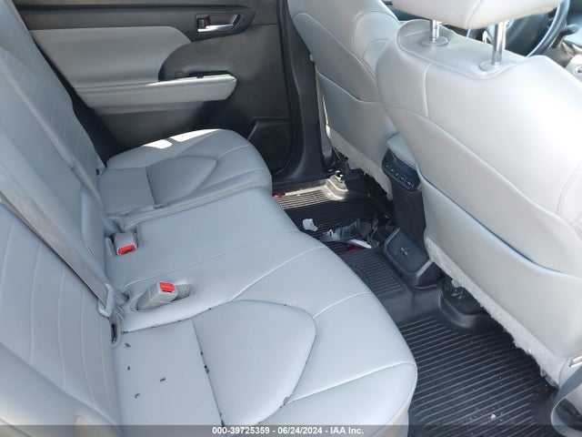 Toyota Highlander Xle 2022 5TDGZRBHXNS253276 Image 8