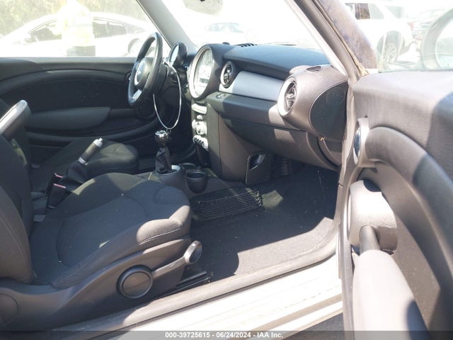 2007 MINI COOPER WMWMF33567TU60309 Photo 4