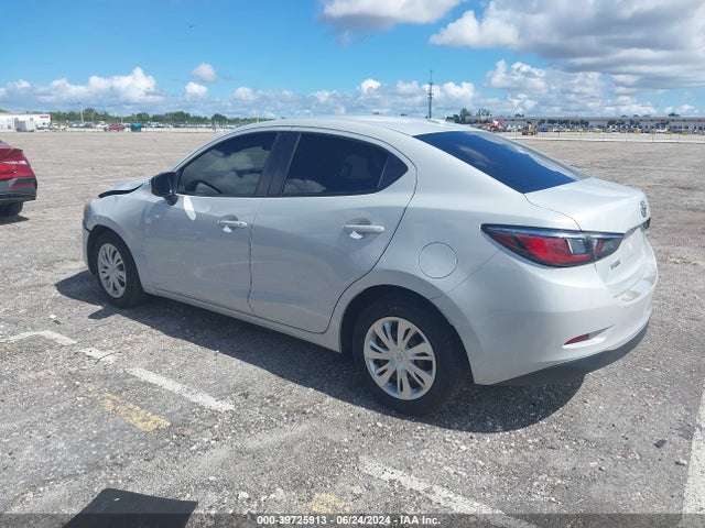 Toyota YARIS L 2019 3MYDLBYV6KY508455 Image 3