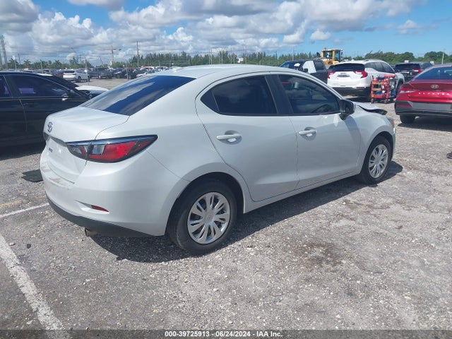 Toyota YARIS L 2019 3MYDLBYV6KY508455 Image 4