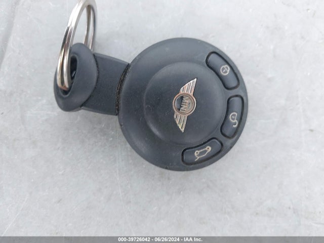 2010 MINI COOPER S WMWMF7C53ATX44298 Photo 10