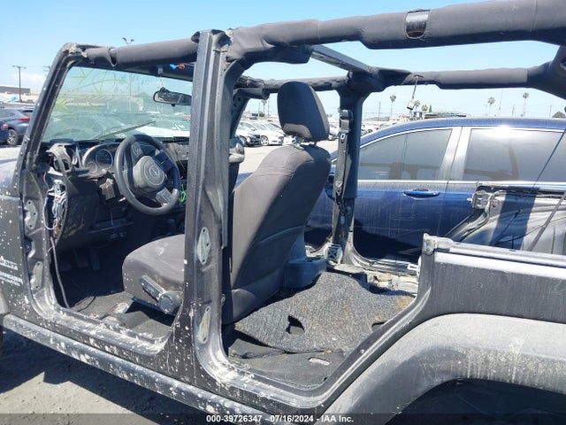 1C4BJWDG2GL242460 Jeep Wrangler Unlimited Sport