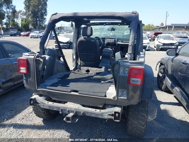 1C4BJWDG2GL242460 Jeep Wrangler Unlimited Sport