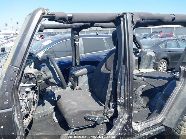 1C4BJWDG2GL242460 Jeep Wrangler Unlimited Sport