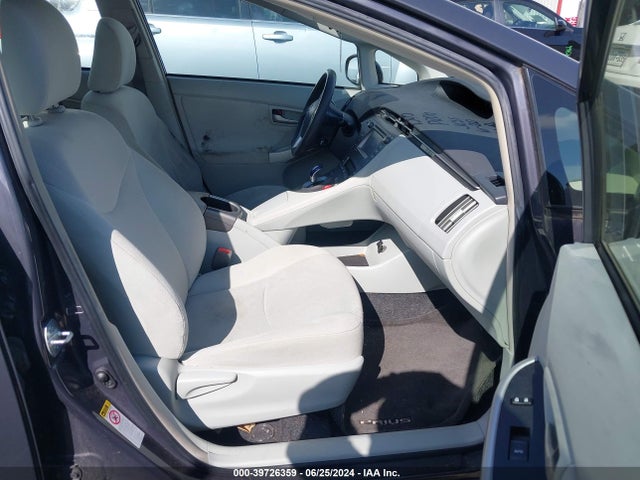 Toyota Prius Three 2014 JTDKN3DU5E0383191 Image 5