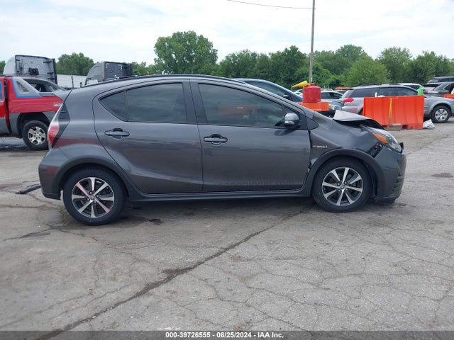 Toyota Prius C L 2019 JTDKDTB36K1623707 Image 12