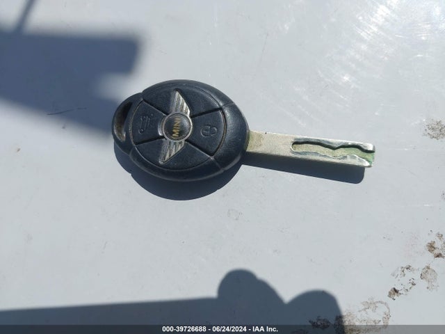 2005 MINI COOPER S WMWRH33495TF82461 Photo 10