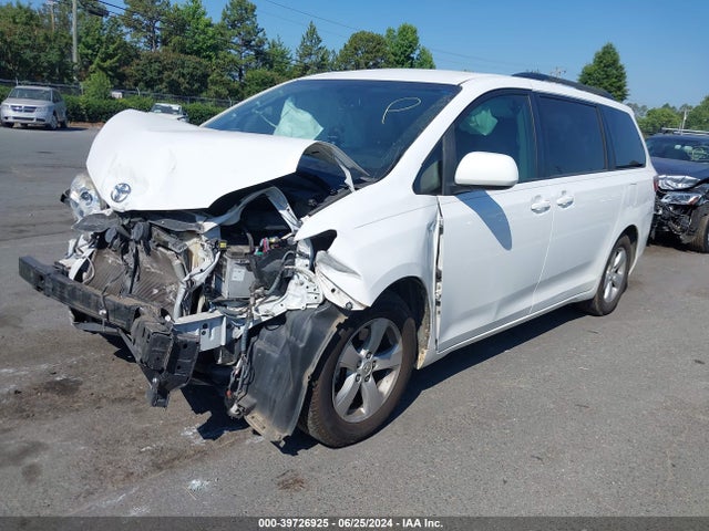 Toyota Sienna Le 8 Passenger 2015 5TDKK3DC7FS688819 Image 2