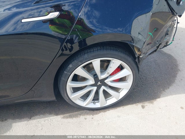 5YJ3E1EB1JF075243 Tesla Model 3 Long Range/performance