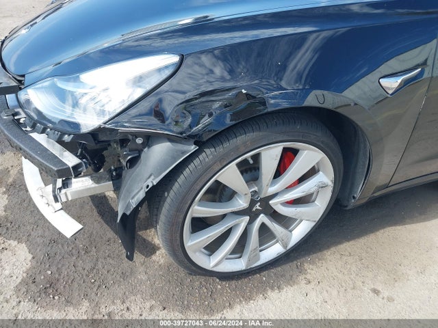 5YJ3E1EB1JF075243 Tesla Model 3 Long Range/performance