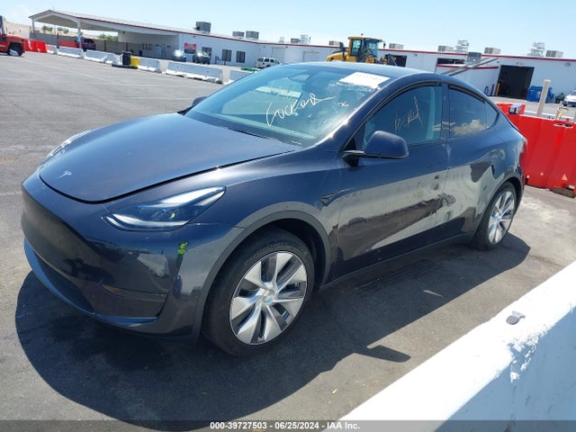Tesla Model Y Long Range/rwd 2024 7SAYGDED9RF083463 Image 2