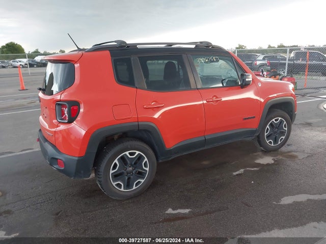 ZACCJBCT8FPB77426 Jeep Renegade Trailhawk