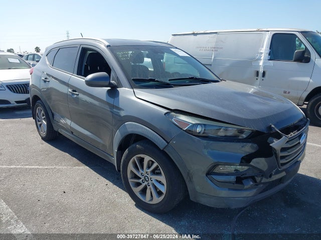 2016 KM8J33A48GU026178 main image