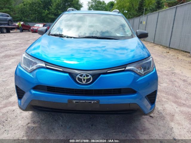 2T3BFREV0GW415437 Toyota RAV4 LE