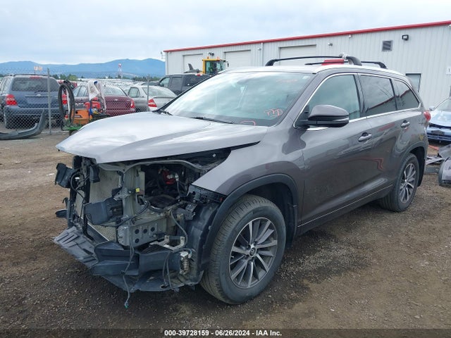 Toyota Highlander Xle 2018 5TDJZRFH9JS531370 Image 2