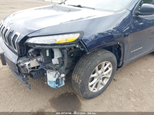 1C4PJMCB8GW284856 Jeep Cherokee Latitude