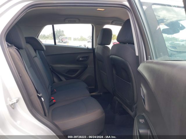3GNCJNSB6KL196769 Chevrolet TRAX LS