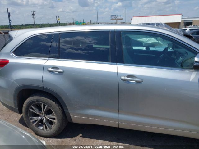 5TDZARFH3HS027014 Toyota Highlander Le