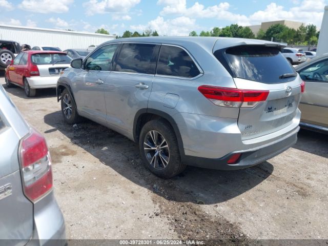5TDZARFH3HS027014 Toyota Highlander Le