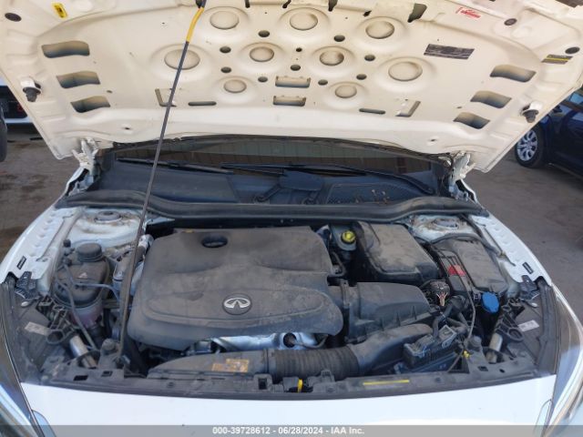 SJKCH5CR9JA049865 Infiniti Qx30 Premium