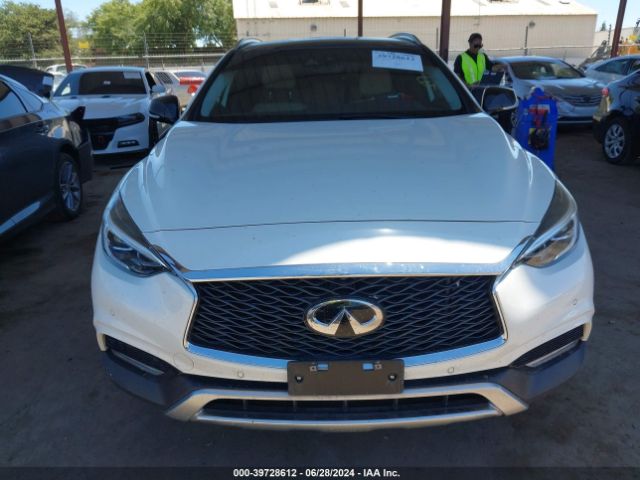 SJKCH5CR9JA049865 Infiniti Qx30 Premium