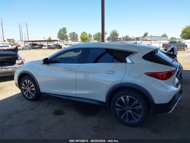SJKCH5CR9JA049865 Infiniti Qx30 Premium