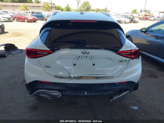 SJKCH5CR9JA049865 Infiniti Qx30 Premium