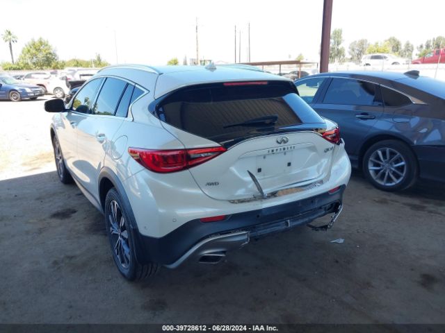 SJKCH5CR9JA049865 Infiniti Qx30 Premium
