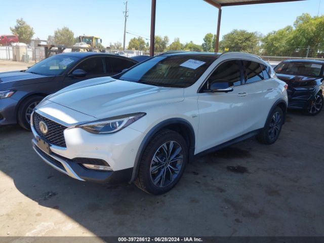SJKCH5CR9JA049865 Infiniti Qx30 Premium