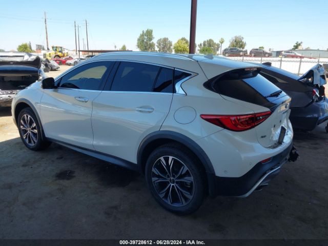 SJKCH5CR9JA049865 Infiniti Qx30 Premium