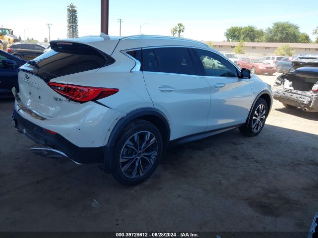 SJKCH5CR9JA049865 Infiniti Qx30 Premium