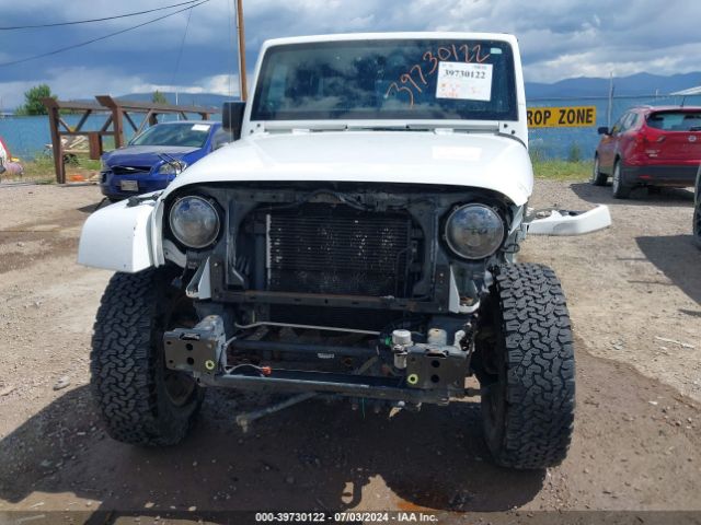1C4BJWEG3EL315797 Jeep Wrangler Unlimited Sahara