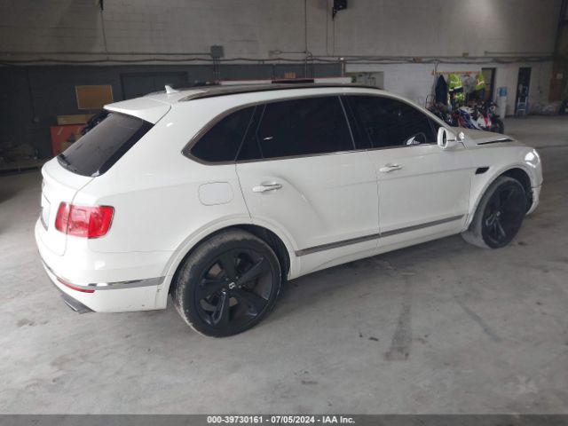 2018 BENTLEY BENTAYGA SJAAC2ZV2JC020287 Photo 3