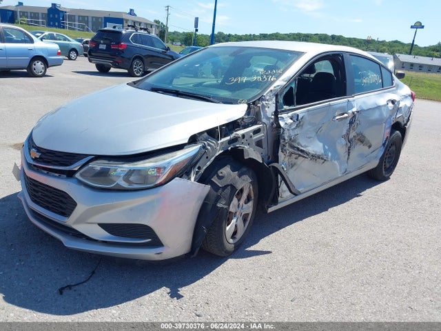 Chevrolet Cruze Ls Manual 2018 1G1BB5SM7J7110688 Image 2