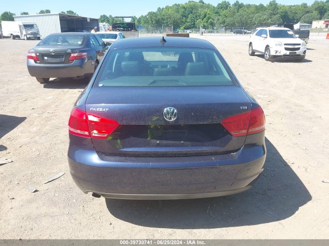 1VWAT7A31FC028407 Volkswagen Passat 1.8t Wolfsburg Edition