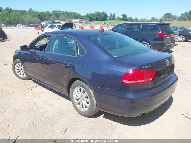 1VWAT7A31FC028407 Volkswagen Passat 1.8t Wolfsburg Edition