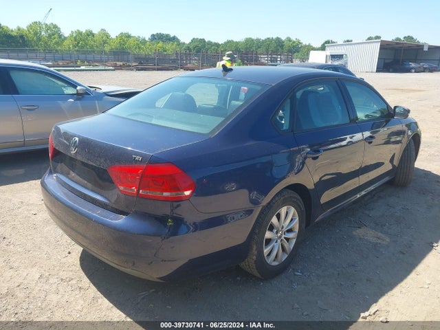 1VWAT7A31FC028407 Volkswagen Passat 1.8t Wolfsburg Edition