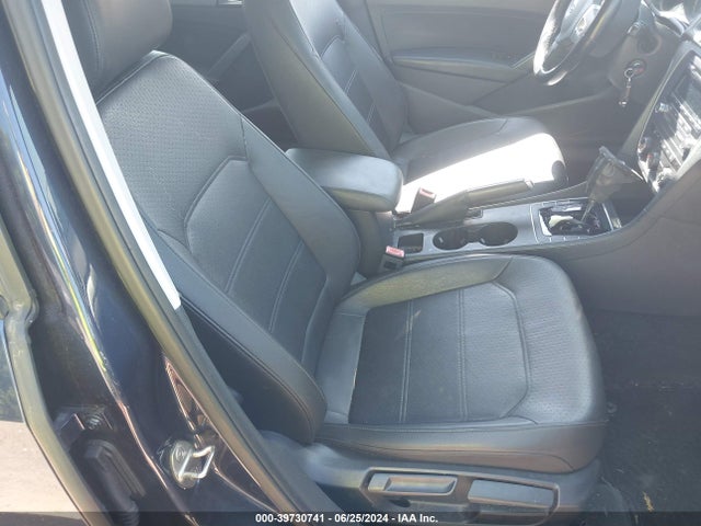 1VWAT7A31FC028407 Volkswagen Passat 1.8t Wolfsburg Edition