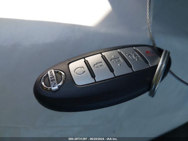 KNMAT2MV1HP568984 Nissan ROGUE SV