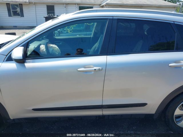 KNDCB3LC5K5322685 KIA NIRO LX