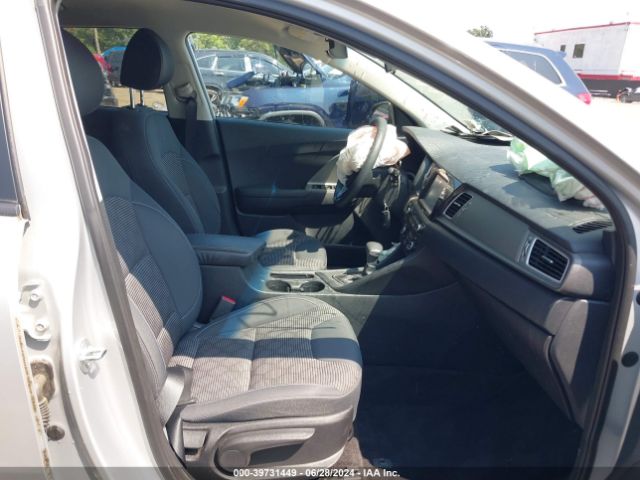 KNDCB3LC5K5322685 KIA NIRO LX