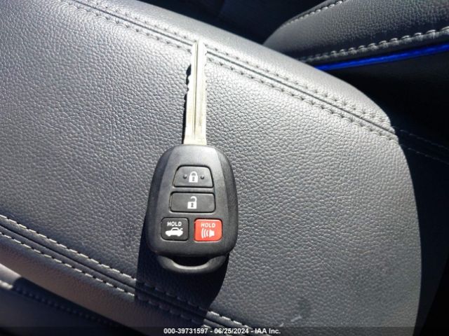 2T1BURHE8JC010817 Toyota COROLLA SE