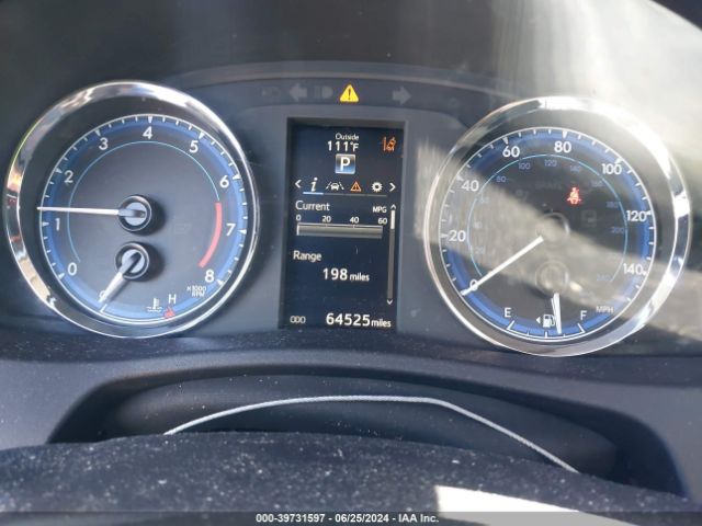 2T1BURHE8JC010817 Toyota COROLLA SE
