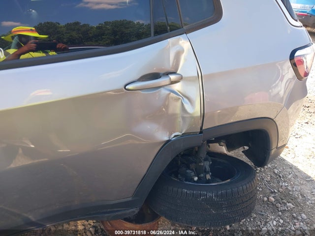 3C4NJCCB4JT406384 Jeep Compass Limited Fwd