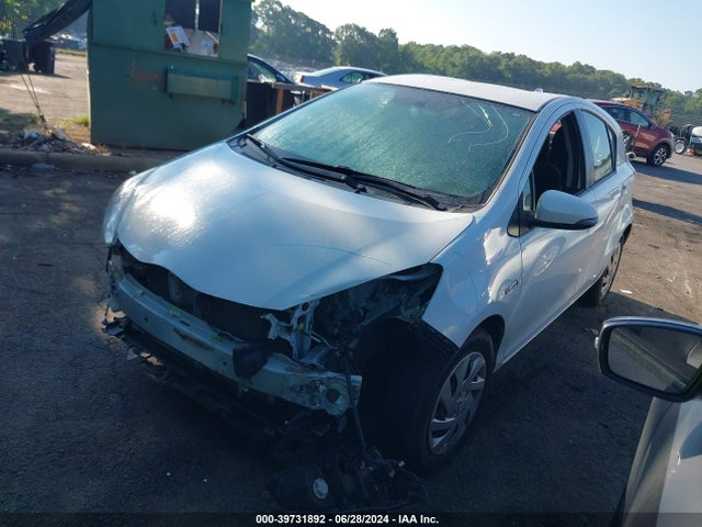 Toyota Prius C Two 2015 JTDKDTB31F1110743 Image 2