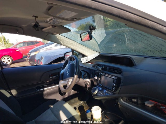 Toyota Prius C Two 2015 JTDKDTB31F1110743 Image 5