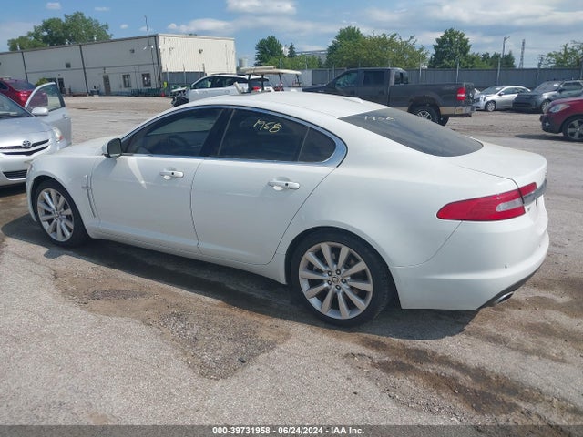 2011 JAGUAR XF SAJWA0GB4BLR81483 Photo 2